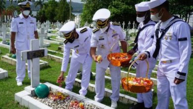 TNI AL melakukan Ziarah ke Makam Pahlawan Kapahaha, dalam rangka peringati HUT TNI ke 76, Kamis (9/9/2021)(potretmaluku.id/Humas Kodam)