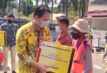 Berbagi Kasih Jelang Natal, Wamendag Bagi 1.000 Paket Bansos di Ambon 25 IMG 20211217 010205