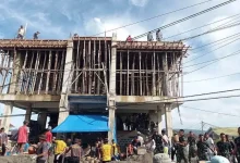 karya bakti bangun Masjid Kampung Tomia