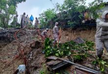 Brimob Maluku Bantu Bersihkan Sisa Longsor dan Pohon Tumbang di Ambon 25 IMG 20220711 225620