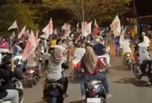 merayakan kemenangan