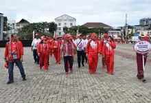 Bupati Indey Pimpin Tim Tanimbar Tampil Memukau di Pembukaan POMPAL 25 ezgif.com gif maker 98