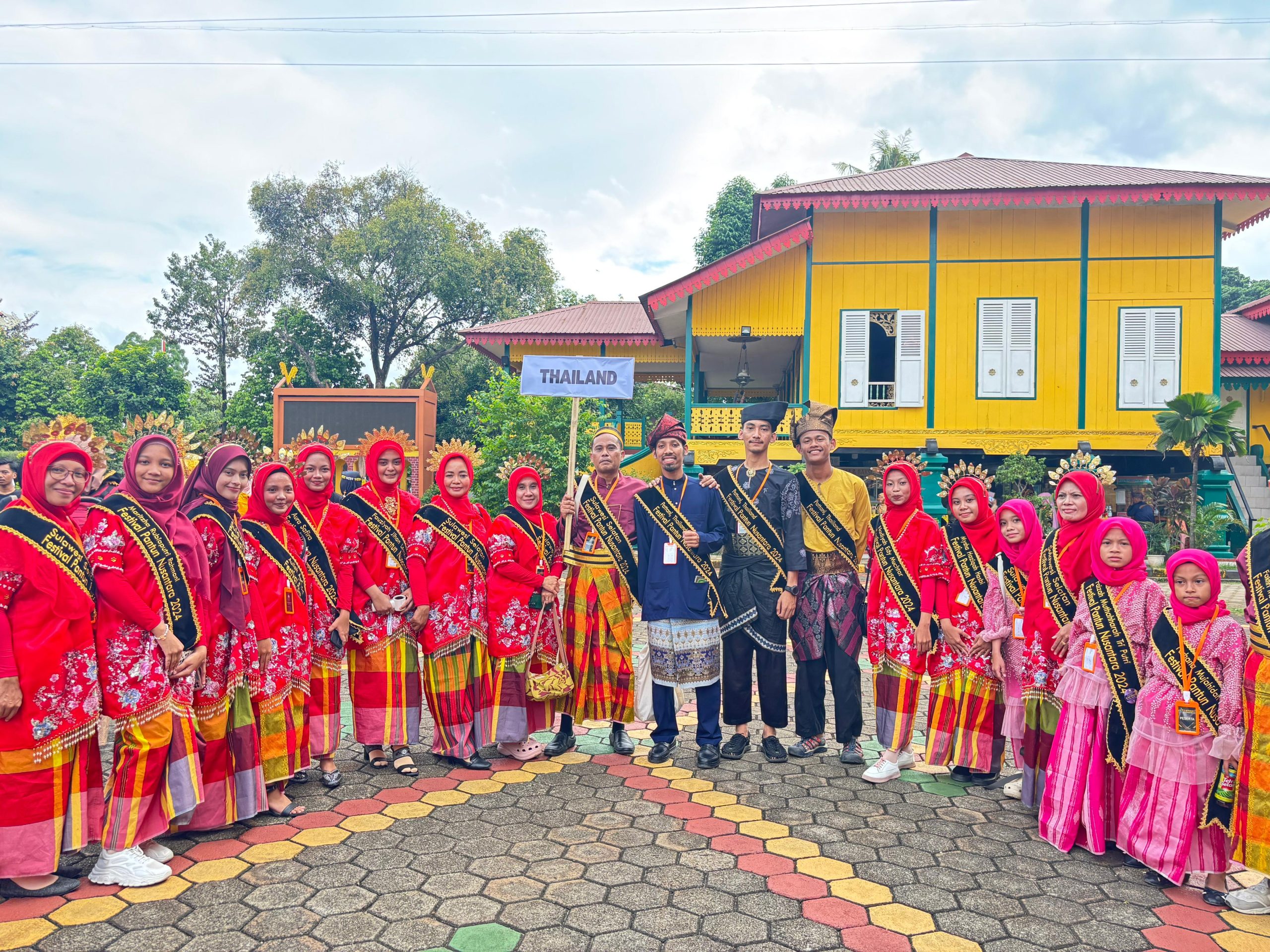 Fatmawati, Guru SMAN 2 Enrekang Harumkan Nama Sulawesi Selatan di Level ASEAN 2 WhatsApp Image 2024 12 26 at 16.13.25 1 scaled
