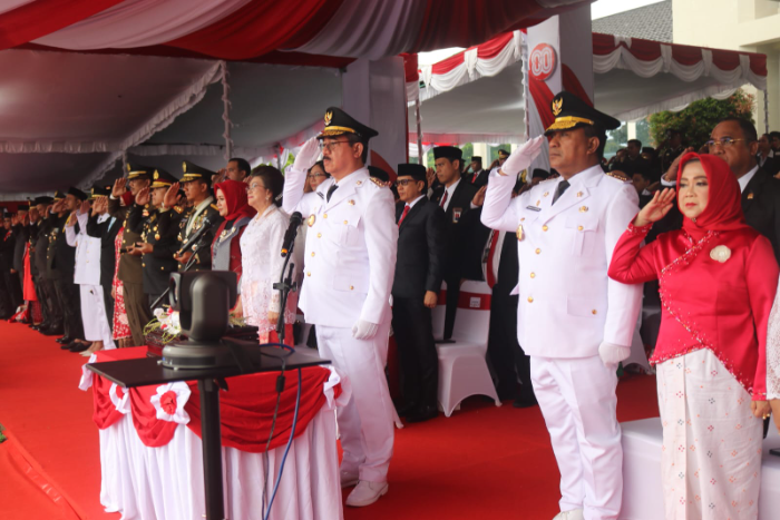 Tegap di Tengah Hujan, Paskibraka Maluku Kibarkan Merah Putih dengan Gagah 2 paskibraka maluku