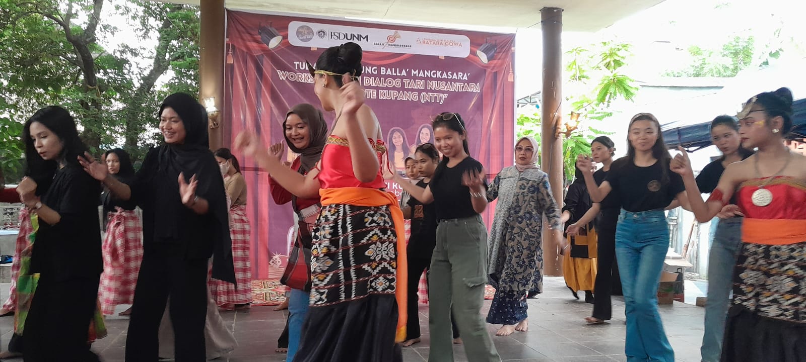 Mendiskusikan Tarian Rote NTT di Kampung Seni Baruga Kaluarrang 2 tarian rote