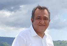 Wisata Paralayang Nusaniwe