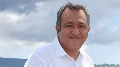 Wisata Paralayang Nusaniwe