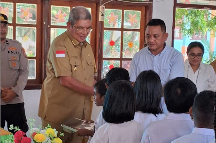 Dukung Program Makan Bergizi Gratis, Bupati Malra Resmikan SPPG 1 mbg 1