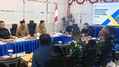 Wakil Bupati Maluku Tenggara Charlos Vially Rahantoknam 720x375 1