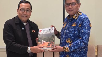 Temui Walikota Ambon, Pastor Yos Bintoro Ajak Perkuat Sinergi Pemerintah, TNI-Polri dan Tokoh Agama 8 IMG 20260601 201937